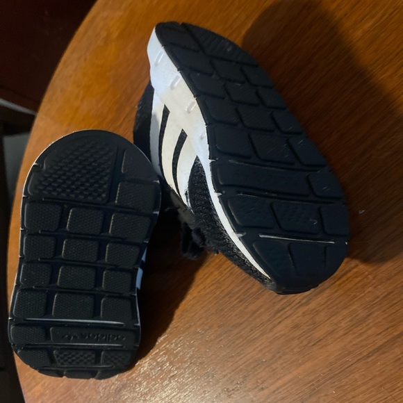 Toddler Adidas size 6K - Picture 3 of 3